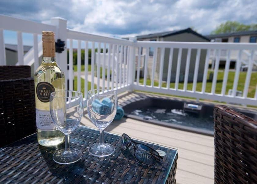 Rosefinch Sleeps 2 Persons-Private Hot Tub-Tranquil Holiday Away From It All Yet Not Far From St Austell- The Holiday Home Has One Bedroom, Living And Dining Area, Equipped Kitchen-Decking-Outdoor Furniture-Fishing Lakes-Non Pet Unit Zewnętrze zdjęcie